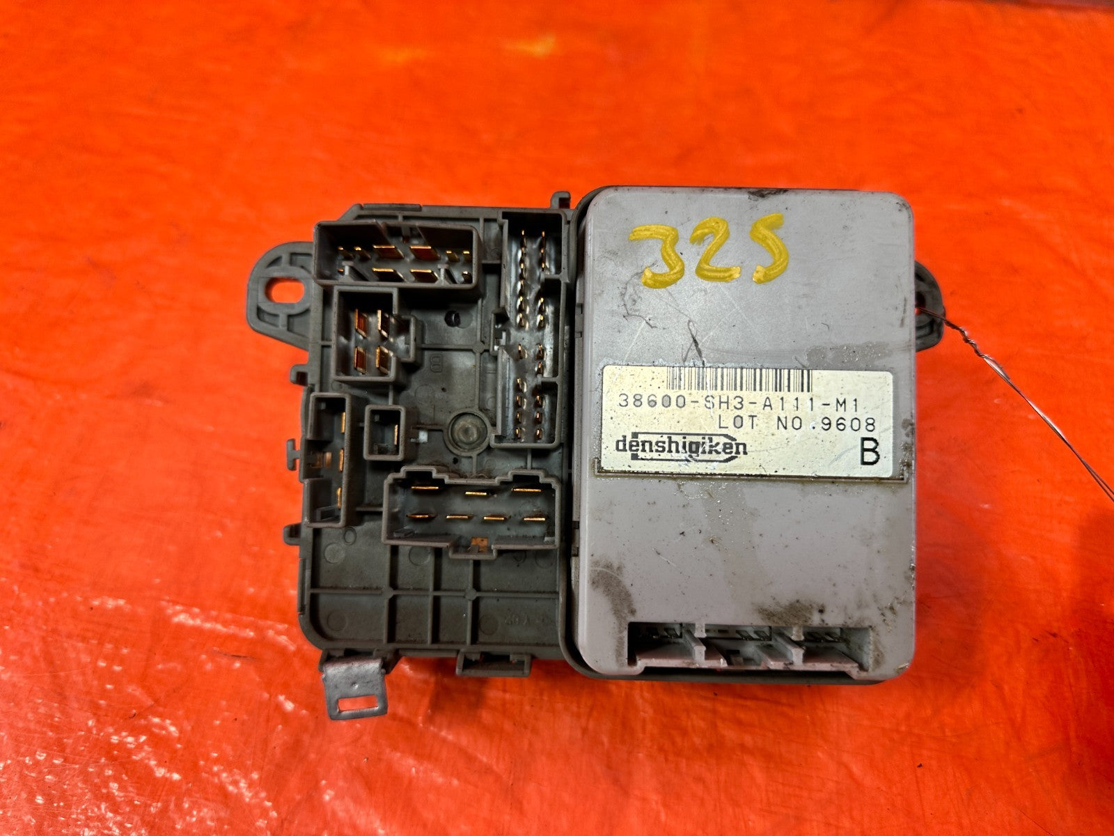90 91 HONDA CIVIC HATCHBACK   INTERIOR CABIN UNDER DASH FUSE BOX PANEL   OEM 3251