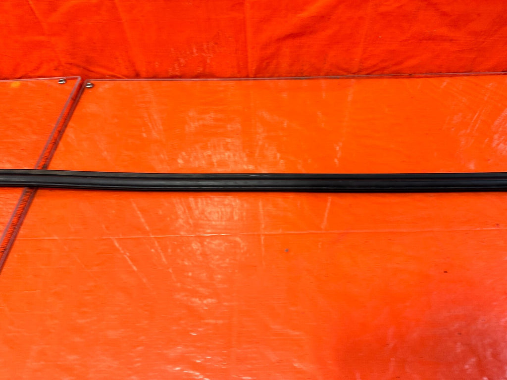 94 01 ACURA INTEGRA 2D   PASSENGER RIGHT TOP OF DOOR WEATHER STRIP OEM #2746