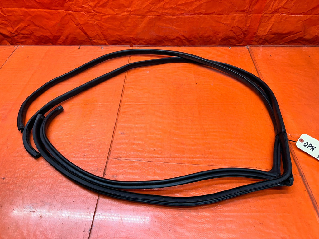 97 01 HONDA PRELUDE 2.2L INTERIOR OPEN TRIM MOLDING RUBBER LEFT RIGHT  OEM #33512