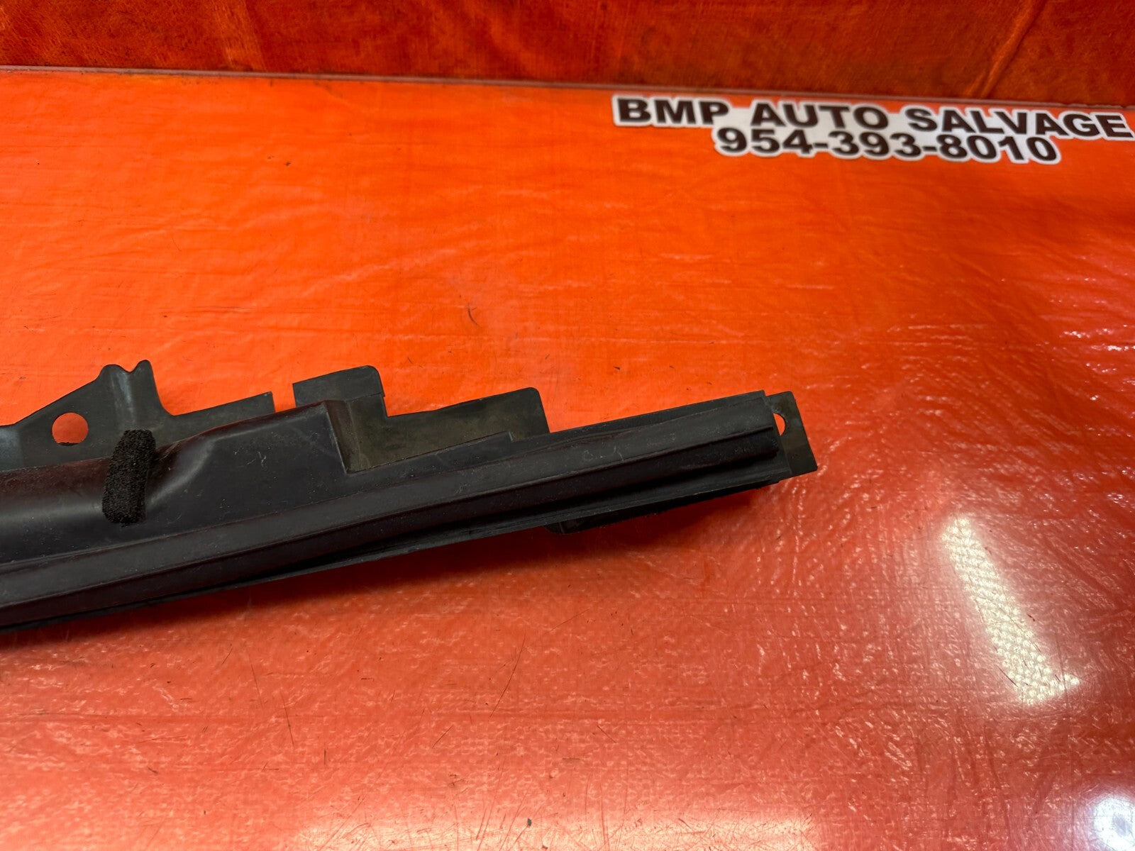 08 15 INFINITI G37 & Q60 COUPE DRIVER LEFT FRONT   FENDER SEAL TRIM GASKET #2451