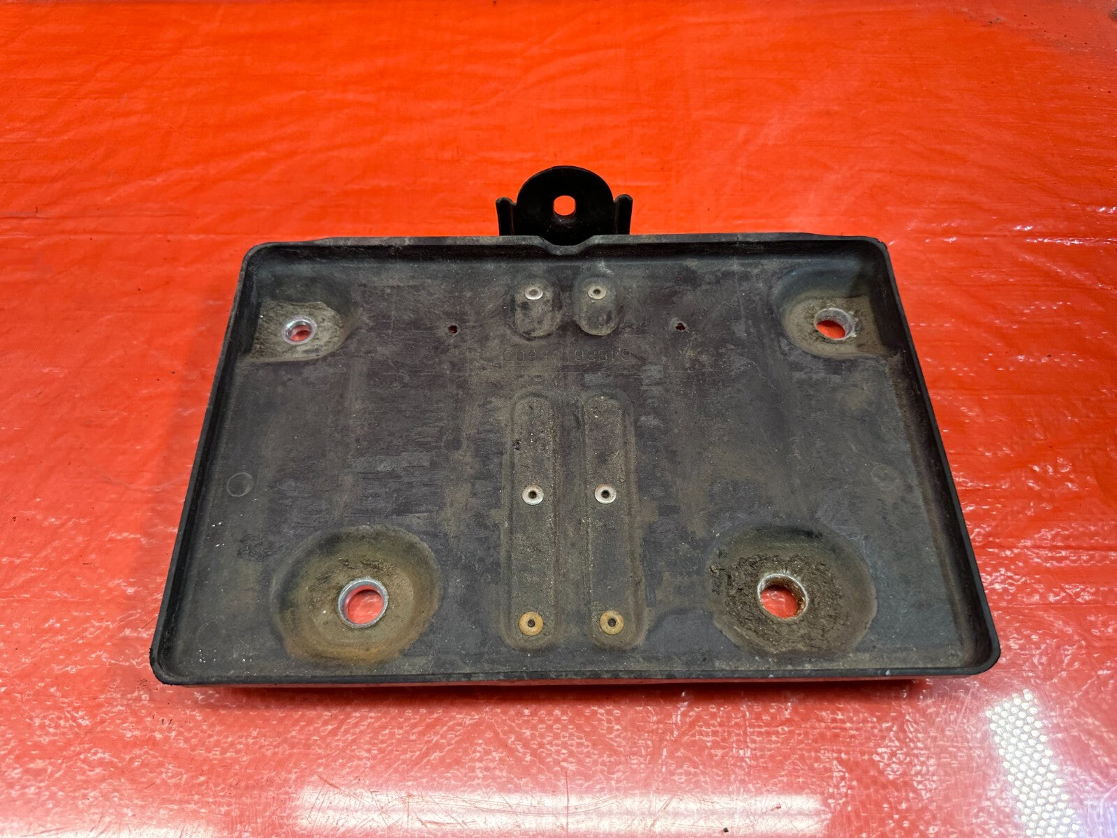 08 15 INFINITI G37 & Q60 2D BATTERY TRAY MOUNTING BRACKET W/ TIE DOWN COVER #1906