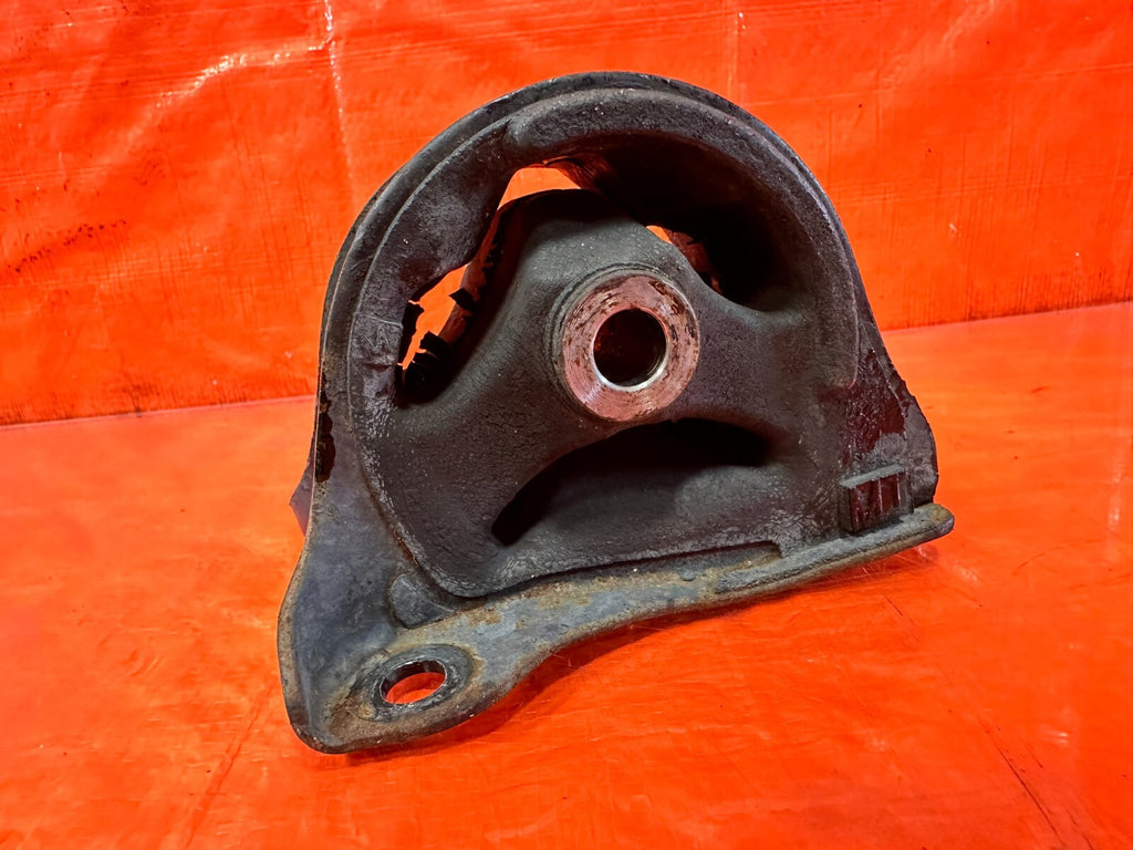 94 97 HONDA DEL SOL S & SI   92 00 CIVIC REAR ENGINE MOUNT MOTOR MOUNT OEM 2724