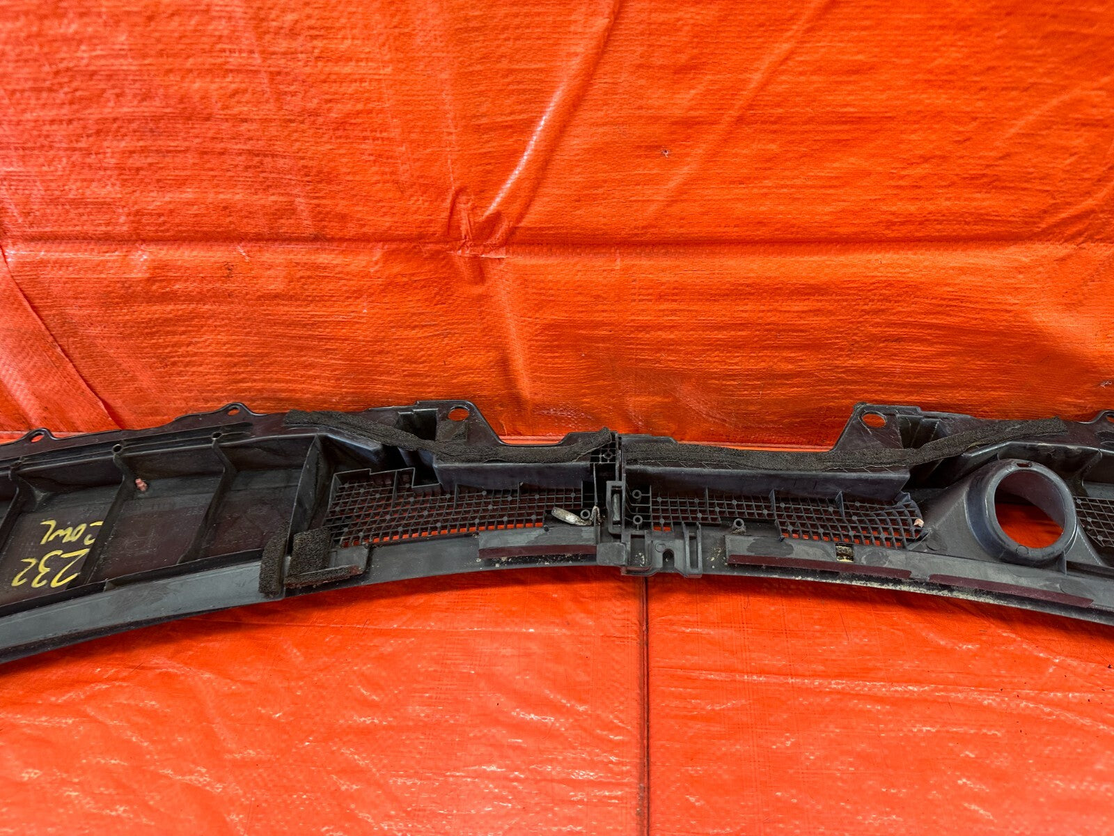 08 15 INFINITI G37 COUPE CONVERTIBLE WINDSHIELD WIPER COWL TRIM PLASTIC OEM 23210