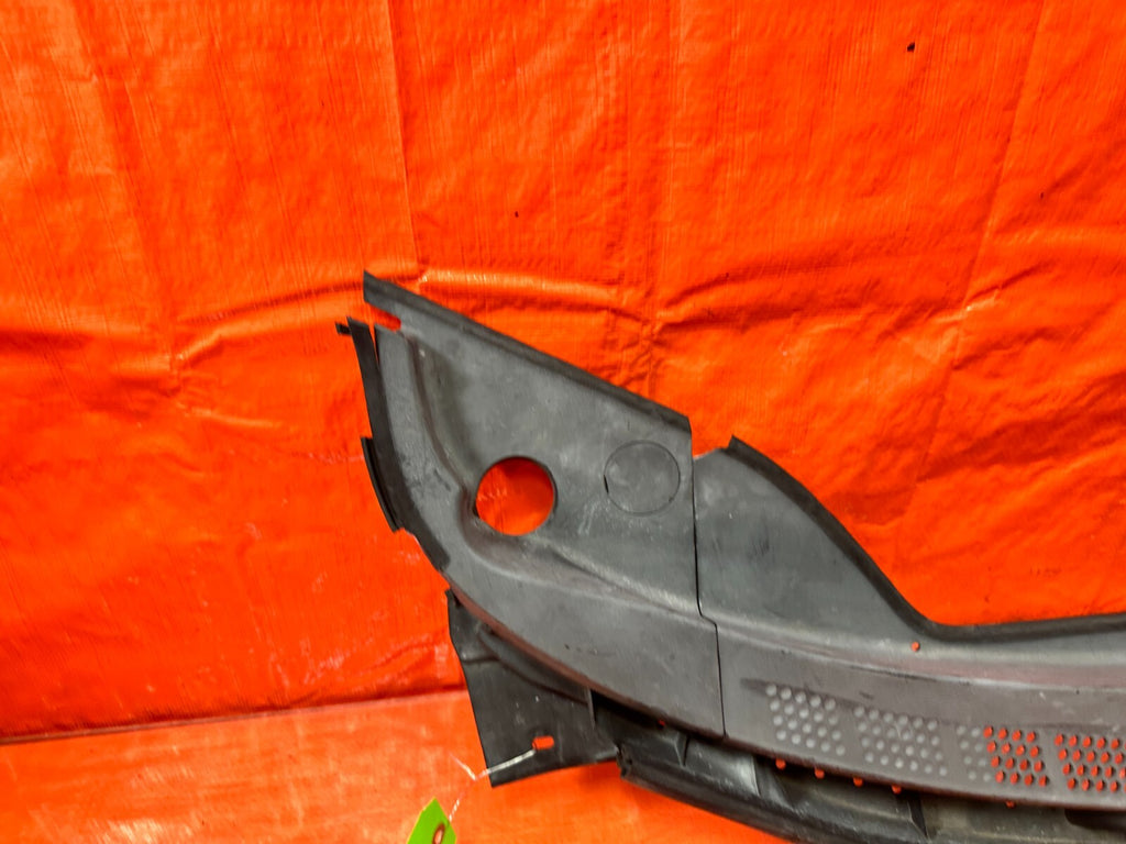 06 11 CIVIC 4D SEDAN   CENTER WINDSHIELD WIPER COWL TRIM PLASTIC OE OEM FA5 FLAW9