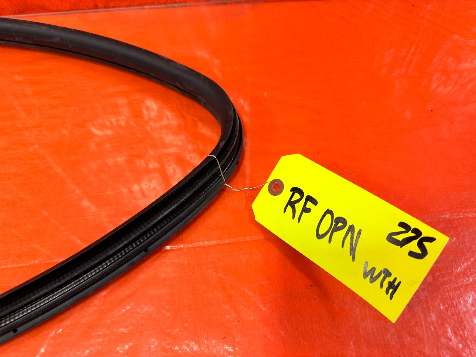 04 08 ACURA TSX   RIGHT FRONT DOOR TO CHASSIS WEATHER STRIP OPEN TRIM OEM #2754