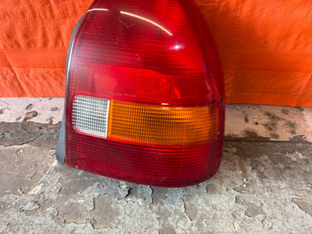 96 98 HONDA CIVIC   HATCHBACK   EK9 TYPE R   PASSENGER RIGHT TAIL LIGHT LAMP OEM4
