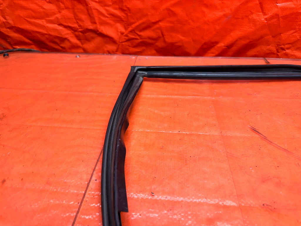 02 06 ACURA RSX RIGHT PASSENGER DOOR WINDOW RUN CHANNEL SEAL OEM #06RSX10