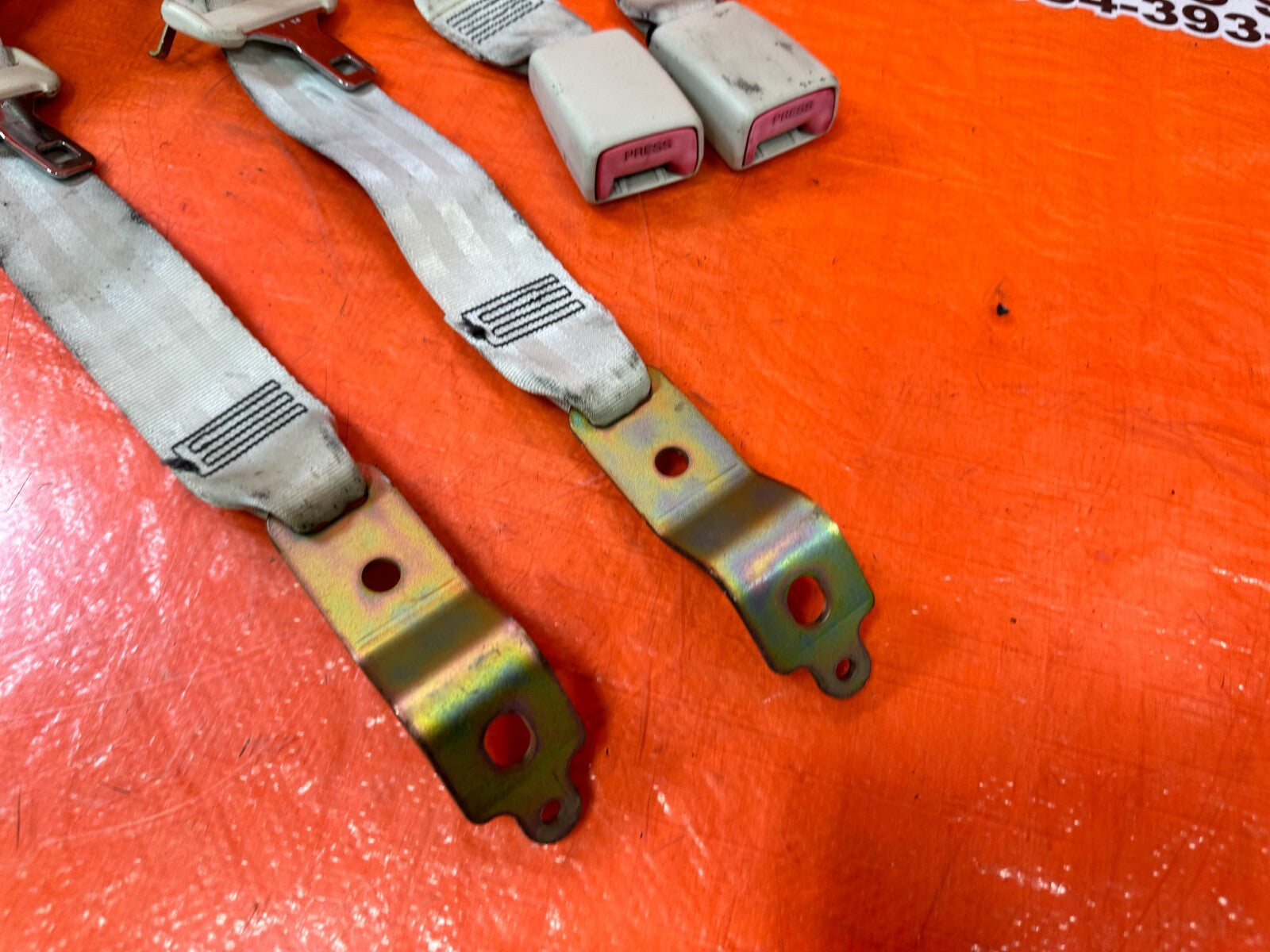 02 10 LEXUS SC430   REAR SEAT BELT SET   LEFT & RIGHT SEAT BELTS   ECRU OEM #2616