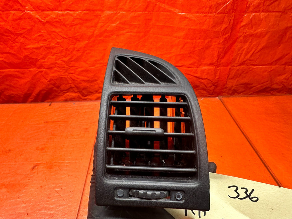 97 01 HONDA PRELUDE 2.2L PASSENGER RIGHT DASH DASHBOARD AC A/C AIR VENT #3366