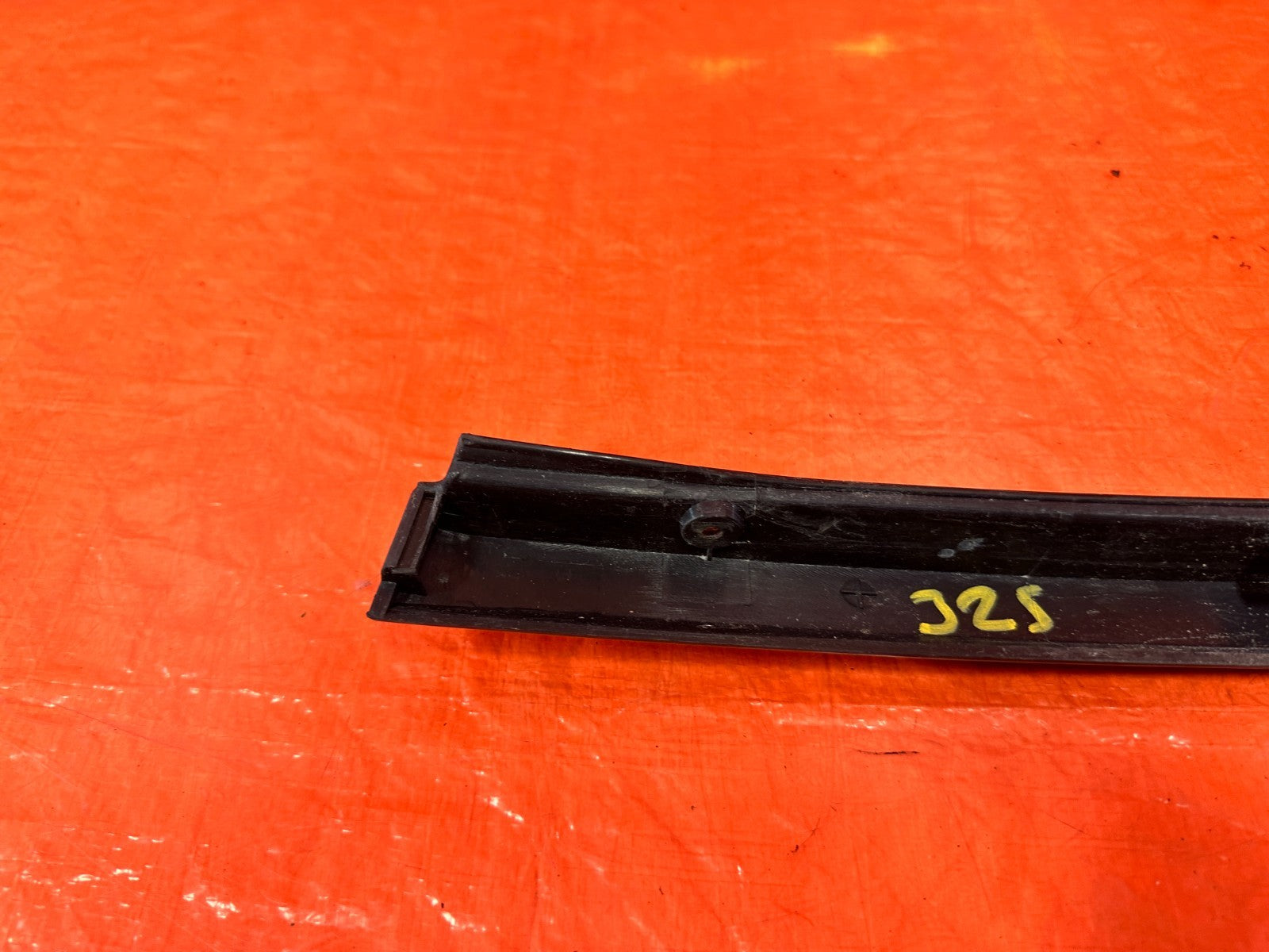 90 91 HONDA CIVIC HATCHBACK   LEFT CENTER PILLAR TRIM    73840 SH0 A10   OEM 3259
