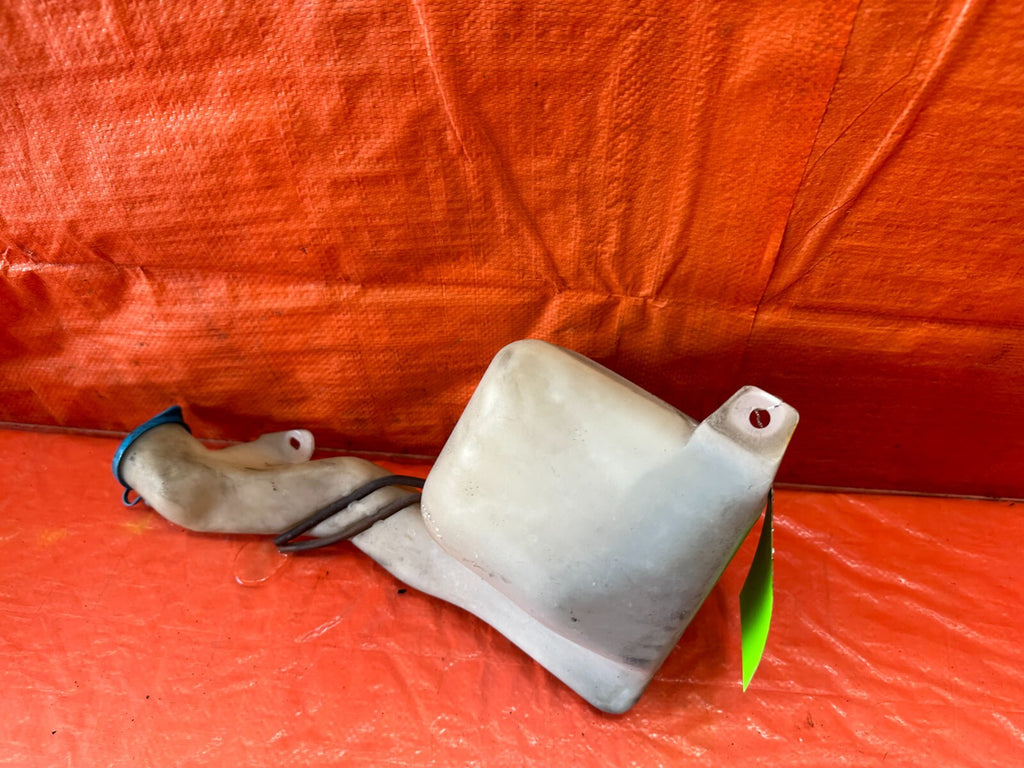 88 89 HONDA CRX DX SI   WINDSHIELD WIPER RESERVOIR TANK W/ MOTOR   OEM #2434