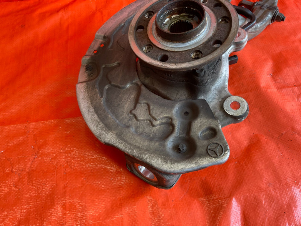 15 20 MERCEDES BENZ C300 W205 4MATIC DRIVER LEFT FRONT SPINDLE KNUCKLE HUB OEM 3
