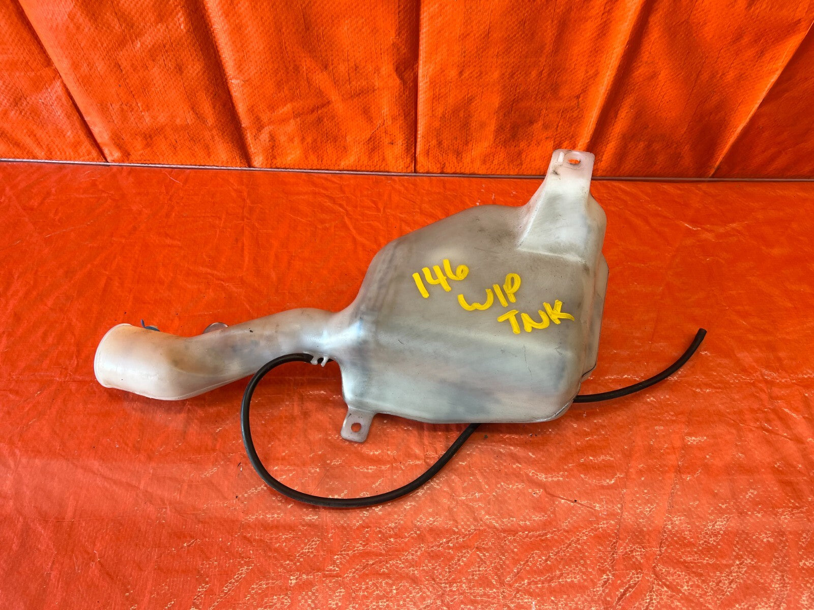 93 96 HONDA DEL SOL   WINDSHIELD WIPER FLUID RESERVOIR TANK W/ MOTORS   OEM #1460