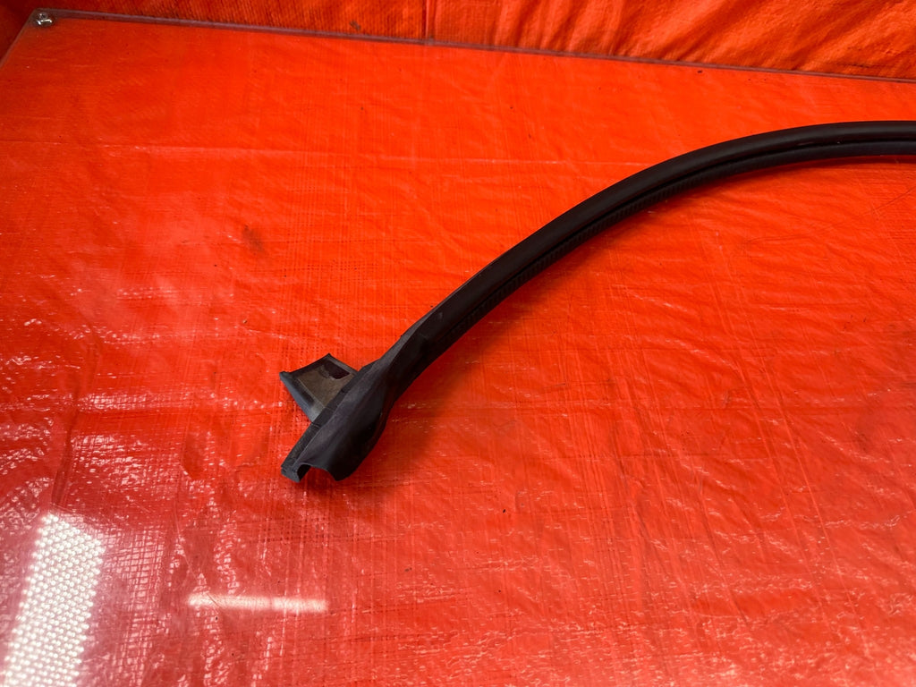 92 95 HONDA CIVIC HATCHBACK   REAR HATCH STEP GATE WEATHER STRIP   OEM #1996