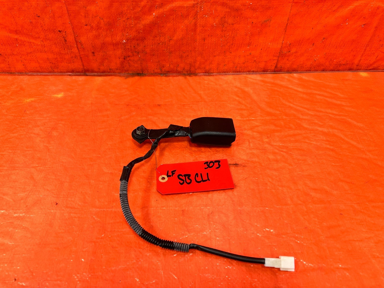 09 11 MAZDA RX8 RX 8    SEAT BELT BUCKLE CLIP   DRIVER LEFT FRONT    OEM 3030