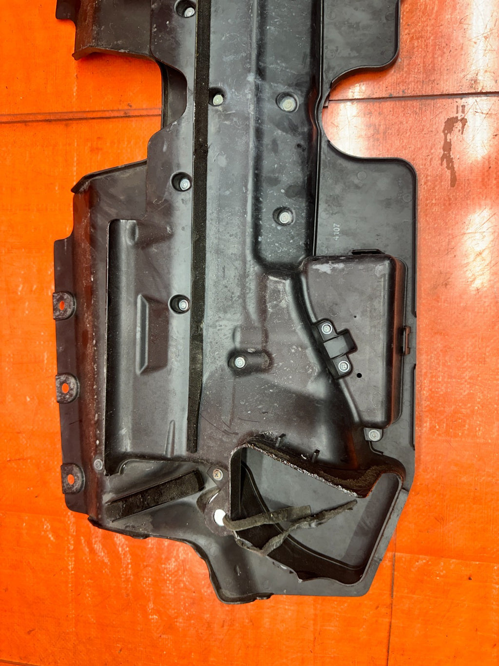 14-15 INFINITI Q50 3.7L AWD FRONT RADIATOR AIR INDUCTION DUCT COWL TRIM COVER OE8