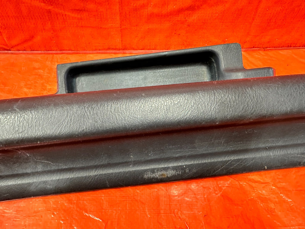 96 00 HONDA CIVIC COUPE   LEFT AND RIGHT FLOOR PILLARS SCUFF PLATES GRAY OEM 2745