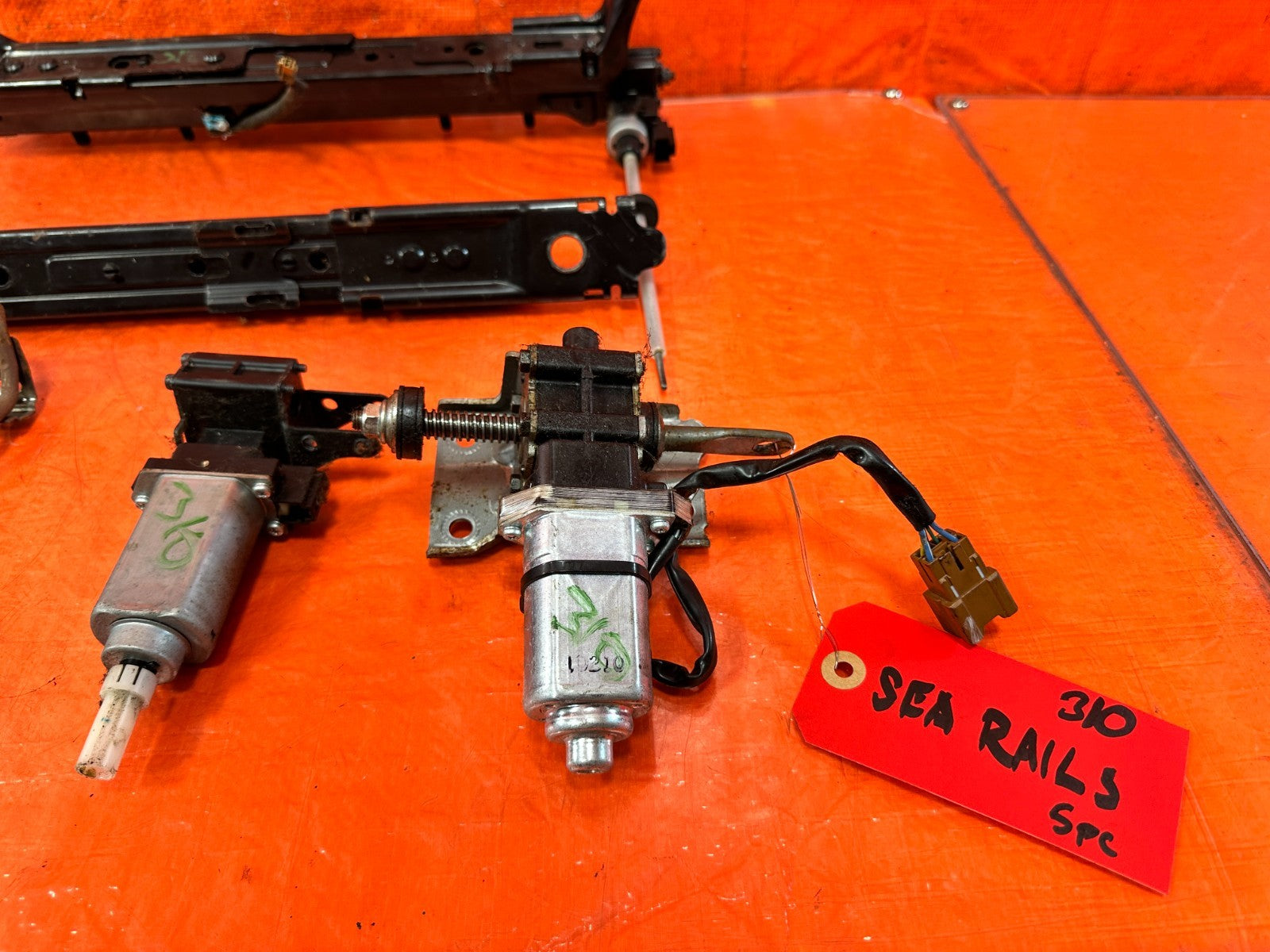 09 15 INFINITI G37 CONVERTIBLE   DRIVER LEFT SEAT RAIL WITH ALL MOTORS   OEM 3101