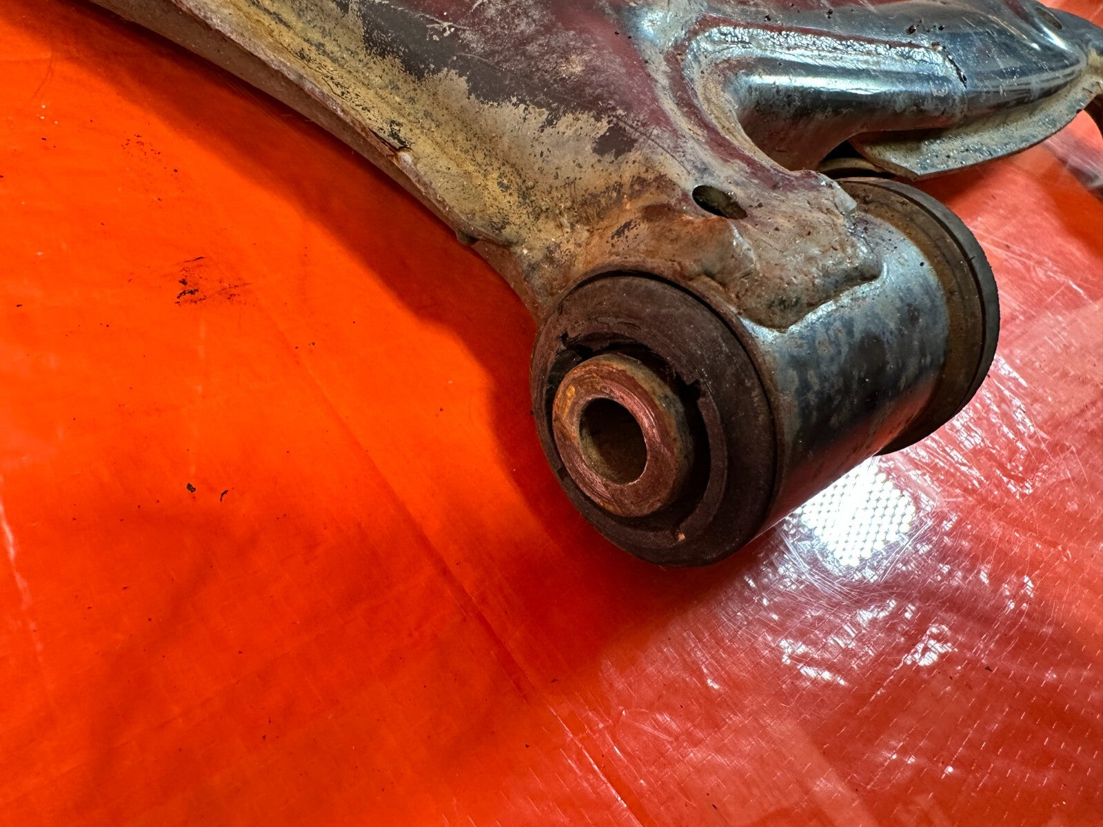 90 95 MAZDA MX 5 MIATA   PASSENGER RIGHT FRONT LOWER CONTROL ARM   OEM #2677