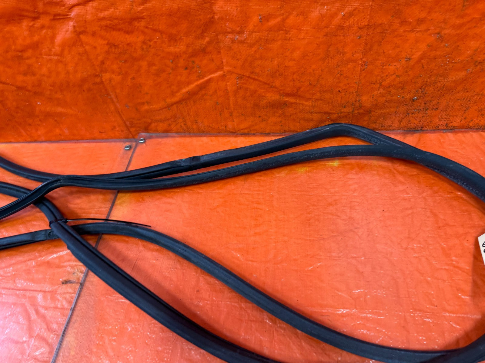 08 15 INFINITI G37 & Q60 CHASSIS TO DOOR OPEN TRIM WEATHER STRIP LEFT RIGHT 3284
