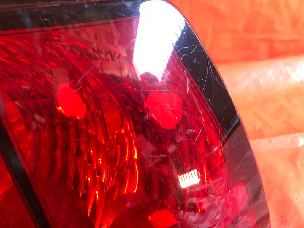 OEM 2004 04 FORD MUSTANG PASSENGER RIGHT TAIL LIGHT LAMP R RH  2