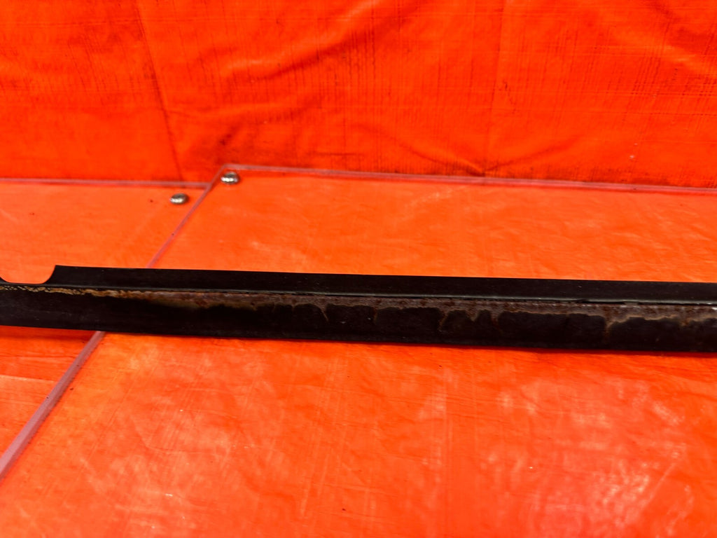 90 97 MAZDA MX 5 MIATA   DRIVER LEFT EXTERIOR WINDOW GLASS TRIM   OEM #2677