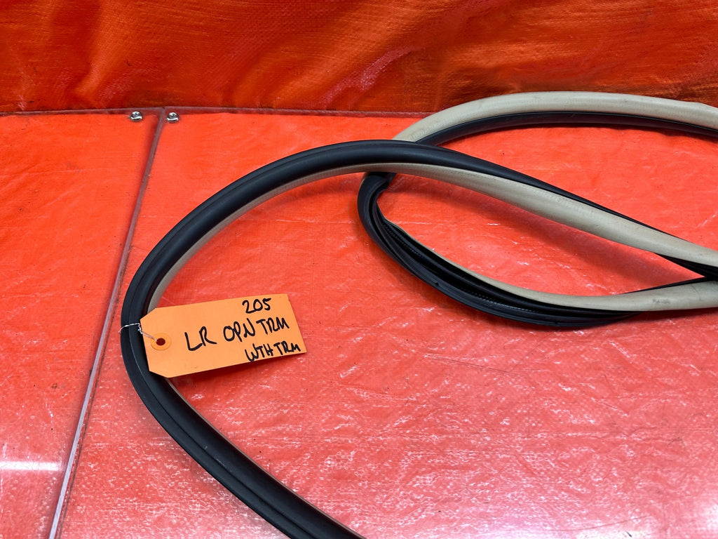 04 08 ACURA TSX   LEFT REAR   DOOR TO CHASSIS WEATHER STRIP OPEN TRIM OEM #2058