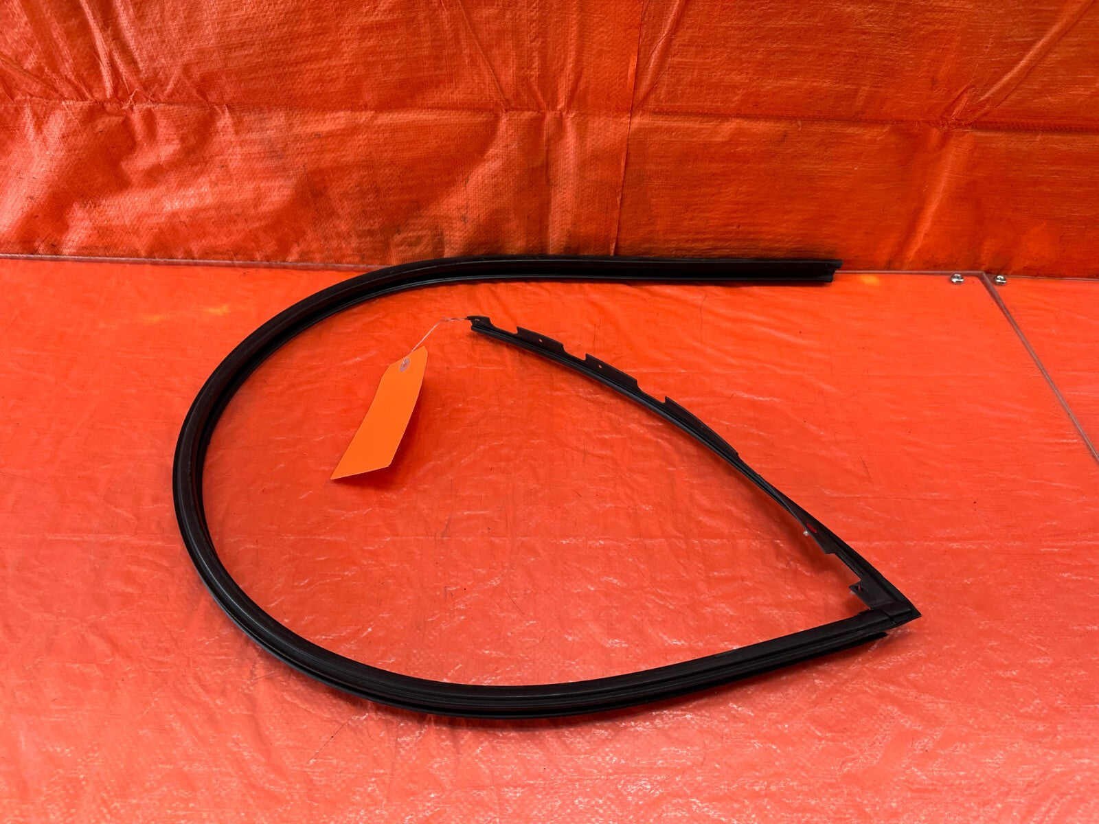 92 95 HONDA CIVIC COUPE & HATCH   RIGHT PASSENGER DOOR GLASS SUB SEAL   OEM #2358