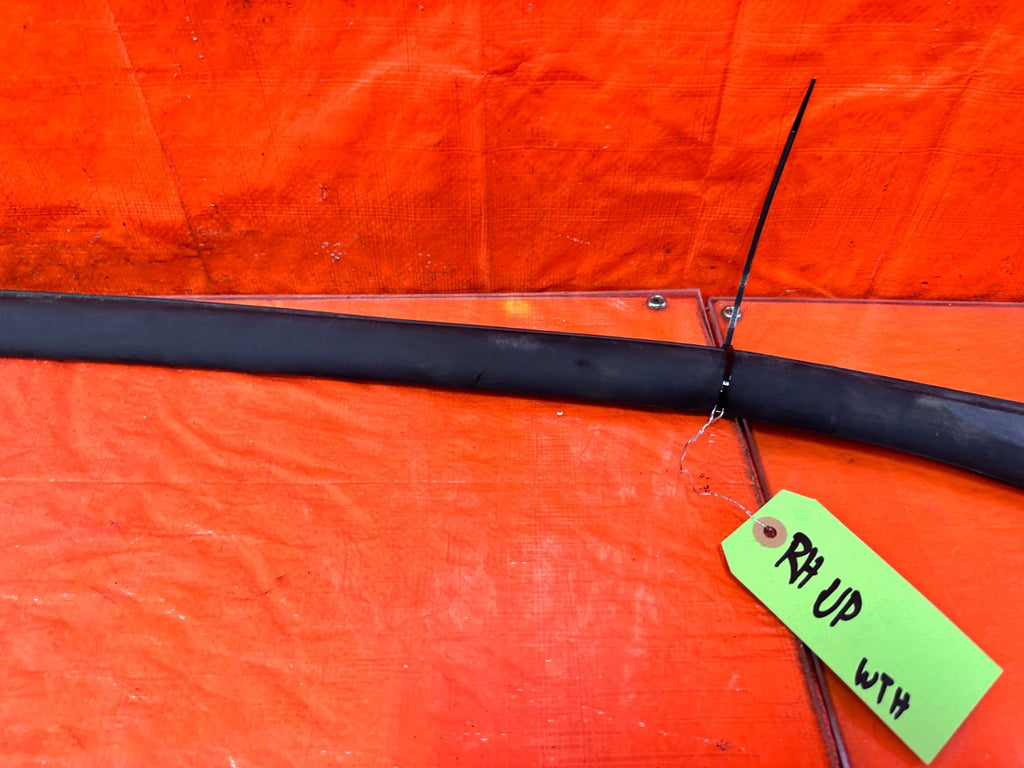10 16 HYUNDAI GENESIS COUPE   RIGHT DOOR UPPER WEATHER STRIP SEAL OEM #2992