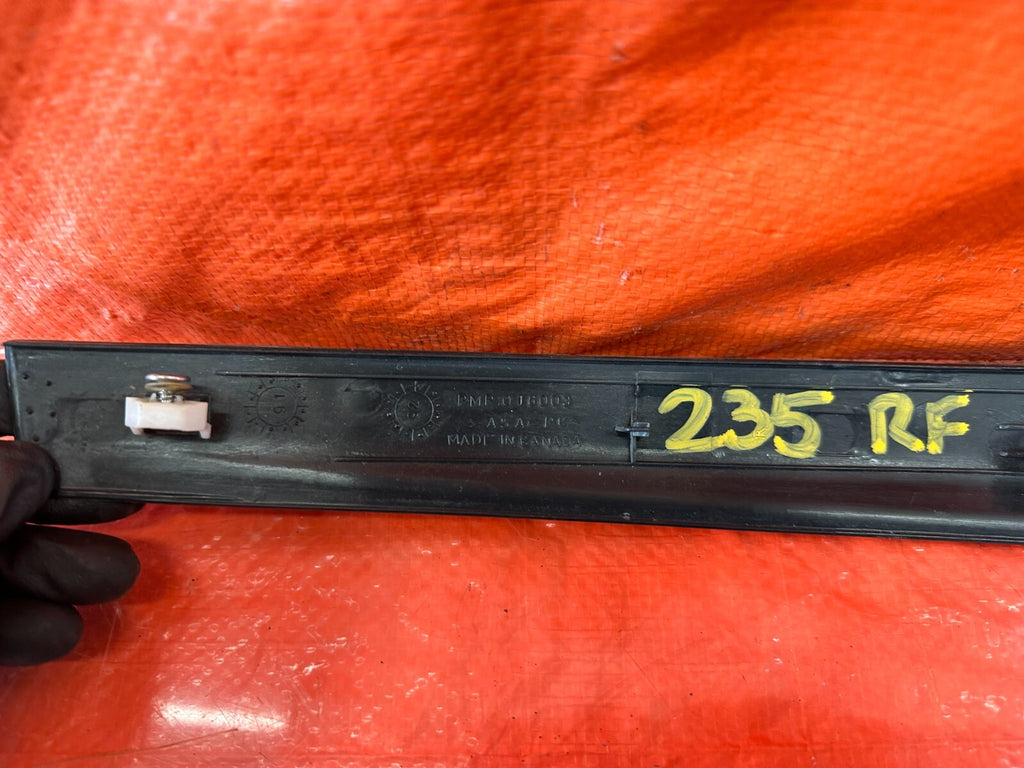 92 93 HONDA CIVIC COUPE & HATCH PASSENGER RIGHT DOOR SASH TRIM MOLDING STRIP 2358