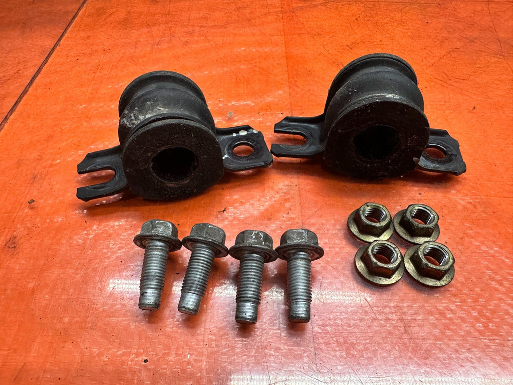 03-08 NISSAN 350Z 3.5L VQ35DE REAR SWAY BAR BRACKETS MOUNT HOLDER PAIR OEM #3464