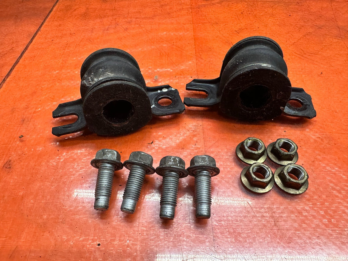03-08 NISSAN 350Z 3.5L VQ35DE REAR SWAY BAR BRACKETS MOUNT HOLDER PAIR OEM #3464