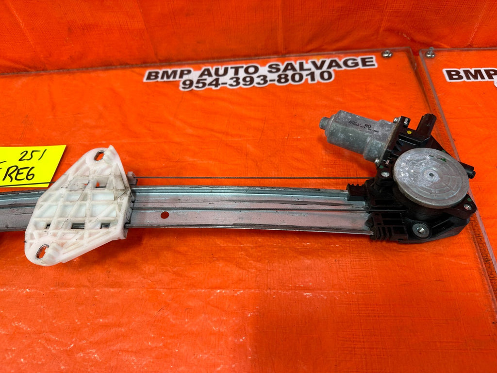 08 12 HONDA ACCORD SEDAN RIGHT FRONT   WINDOW REGULATOR W/ MOTOR   OEM #2512