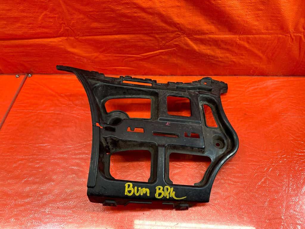 2007 07 BM3 335i   SEDAN   DRIVER LEFT REAR BUMPER RETAINER CLIP BRACKET OEM OE0