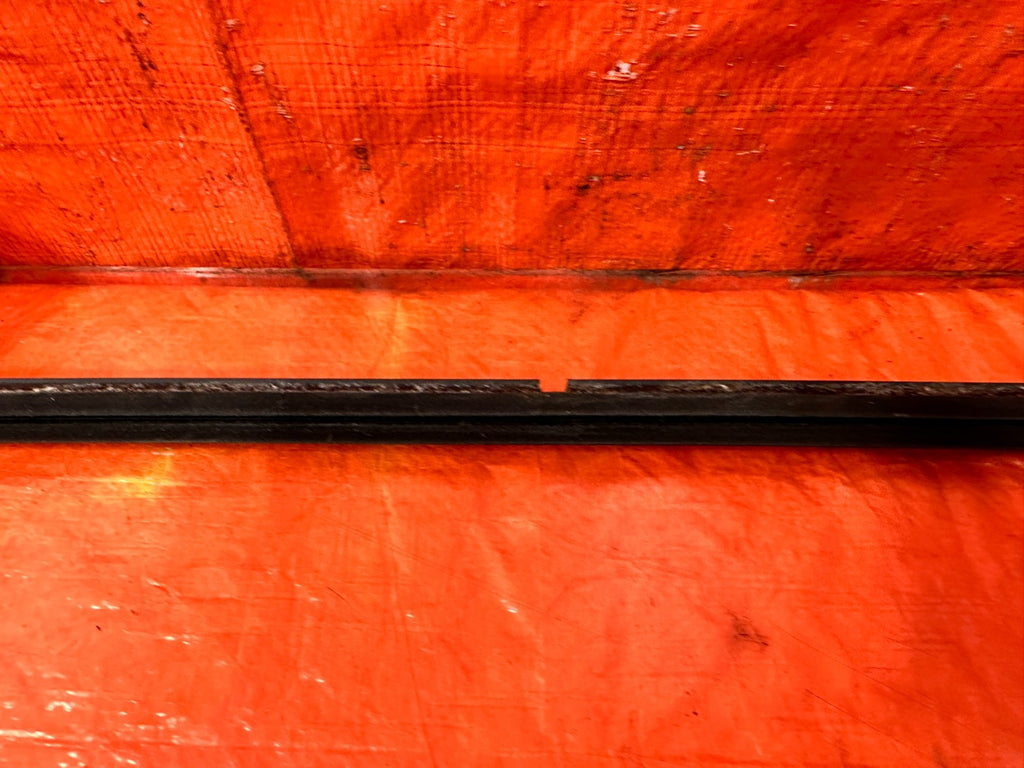 04 11 MAZDA RX8 RX 8   PASSENGER RIGHT EXTERIOR WINDOW GLASS TRIM   OEM #3037