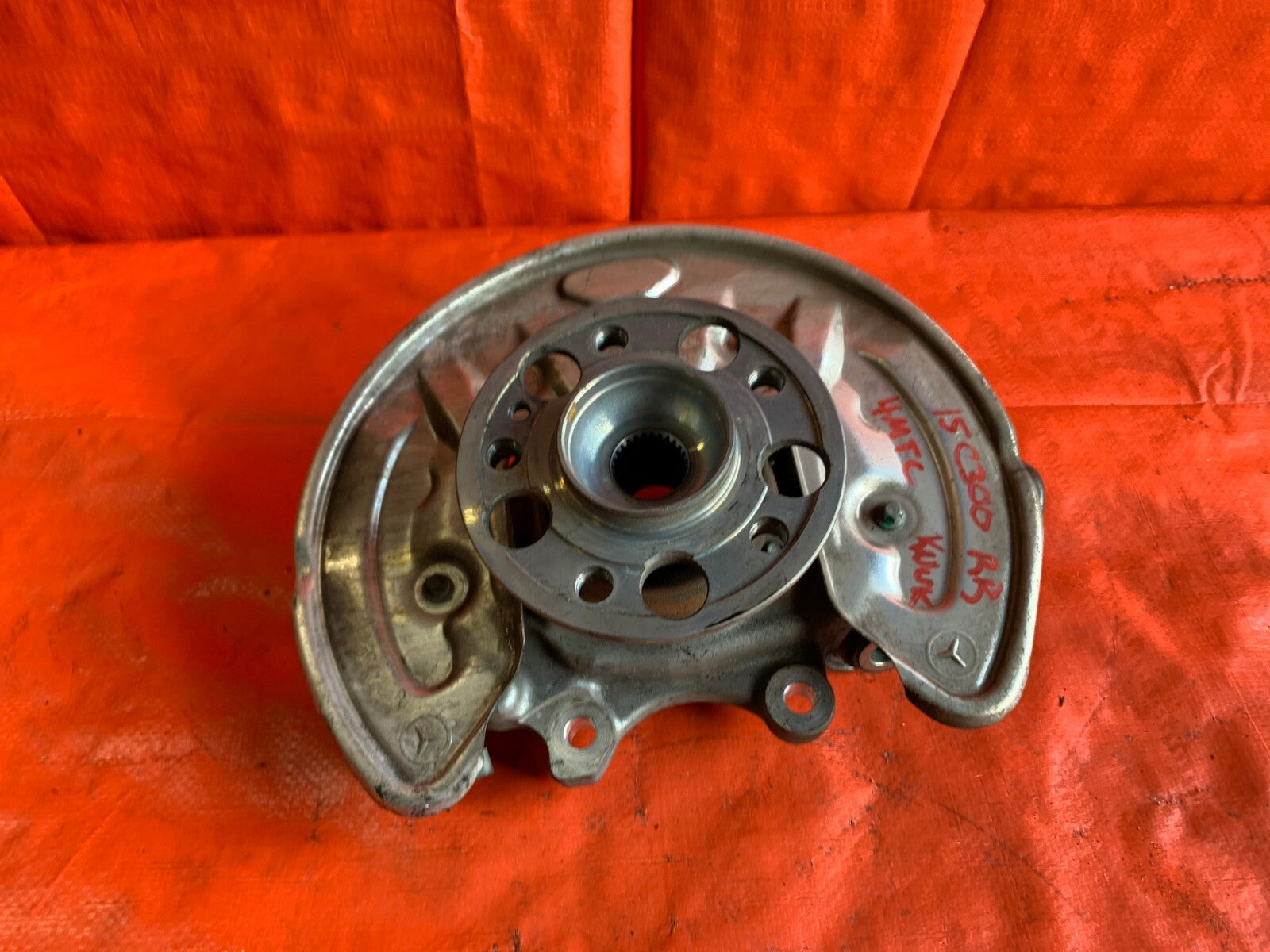 OEM 2015 MERCEDES BENZ C300 W205 4MATIC   PASSENGER RIGHT REAR SPINDLE KNUCKLE0