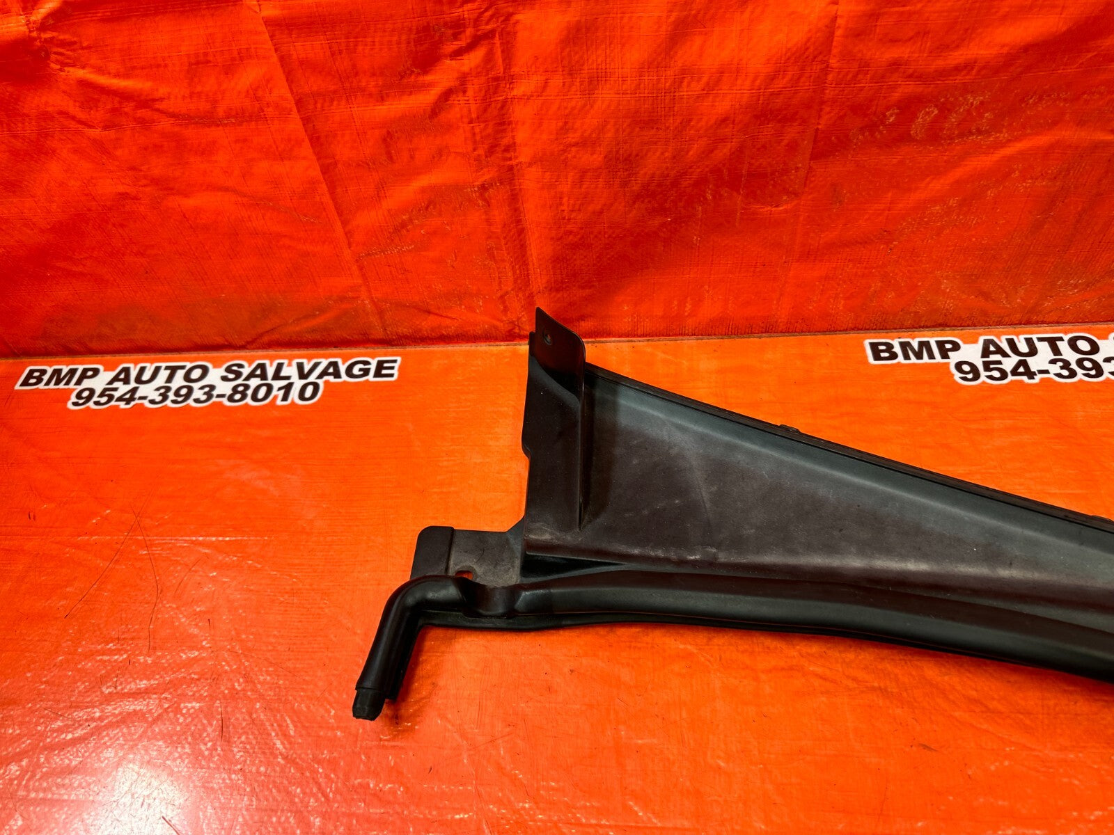 02 10 LEXUS SC430   WINDSHIELD WIPER COWL TRIM PLASTIC   OEM FACTORY #26110