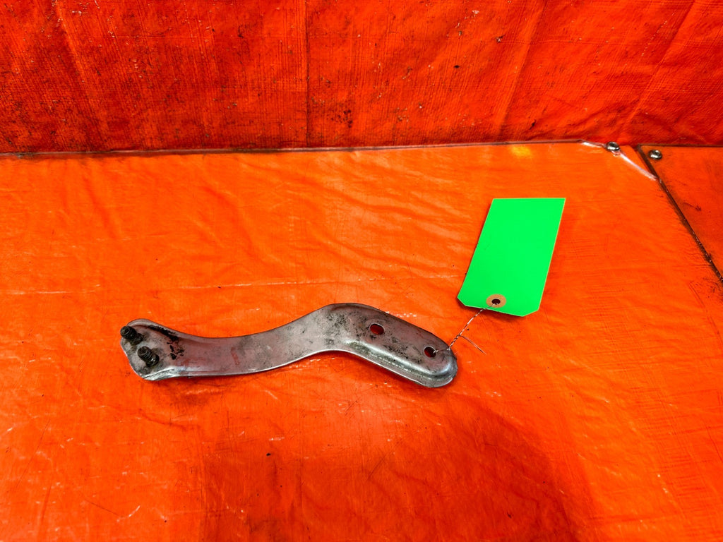 90 91 HONDA CIVIC HATCHBACK   D15B2 EXHAUST MANIFOLD MOUNTING BRACKET   OEM 3174