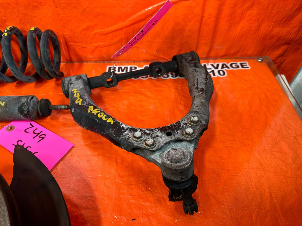 96 00 TOYOTA TACOMA   2.4L   MANUAL ONLY   RIGHT FRONT SPINDLE W/ CONTROL ARMS6