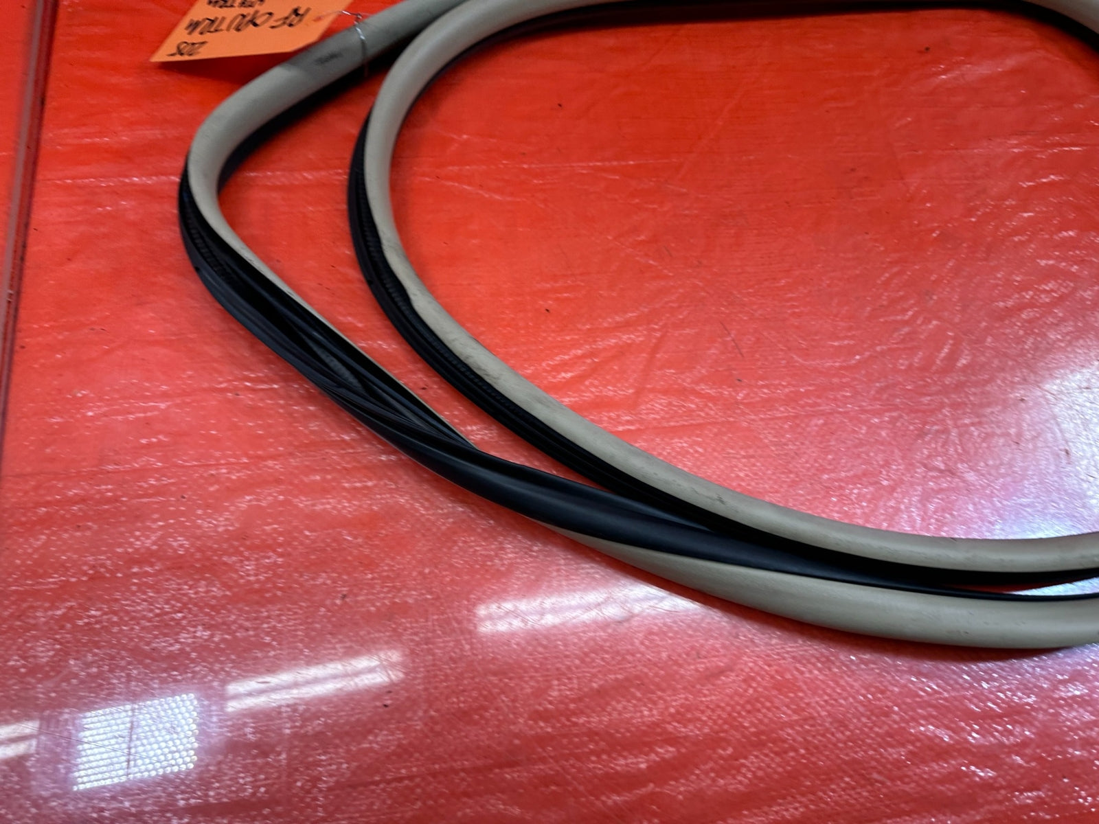 04 08 ACURA TSX   RIGHT FRONT DOOR TO CHASSIS WEATHER STRIP OPEN TRIM OEM #20510
