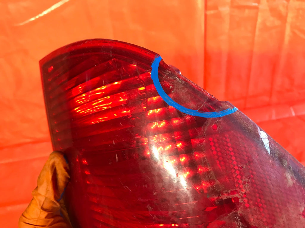 OEM 2003 03 FORD FOCUS 4 DOOR SEDAN PASSENGER RIGHT TAIL LIGHT LAMP R RH FLAWS!4