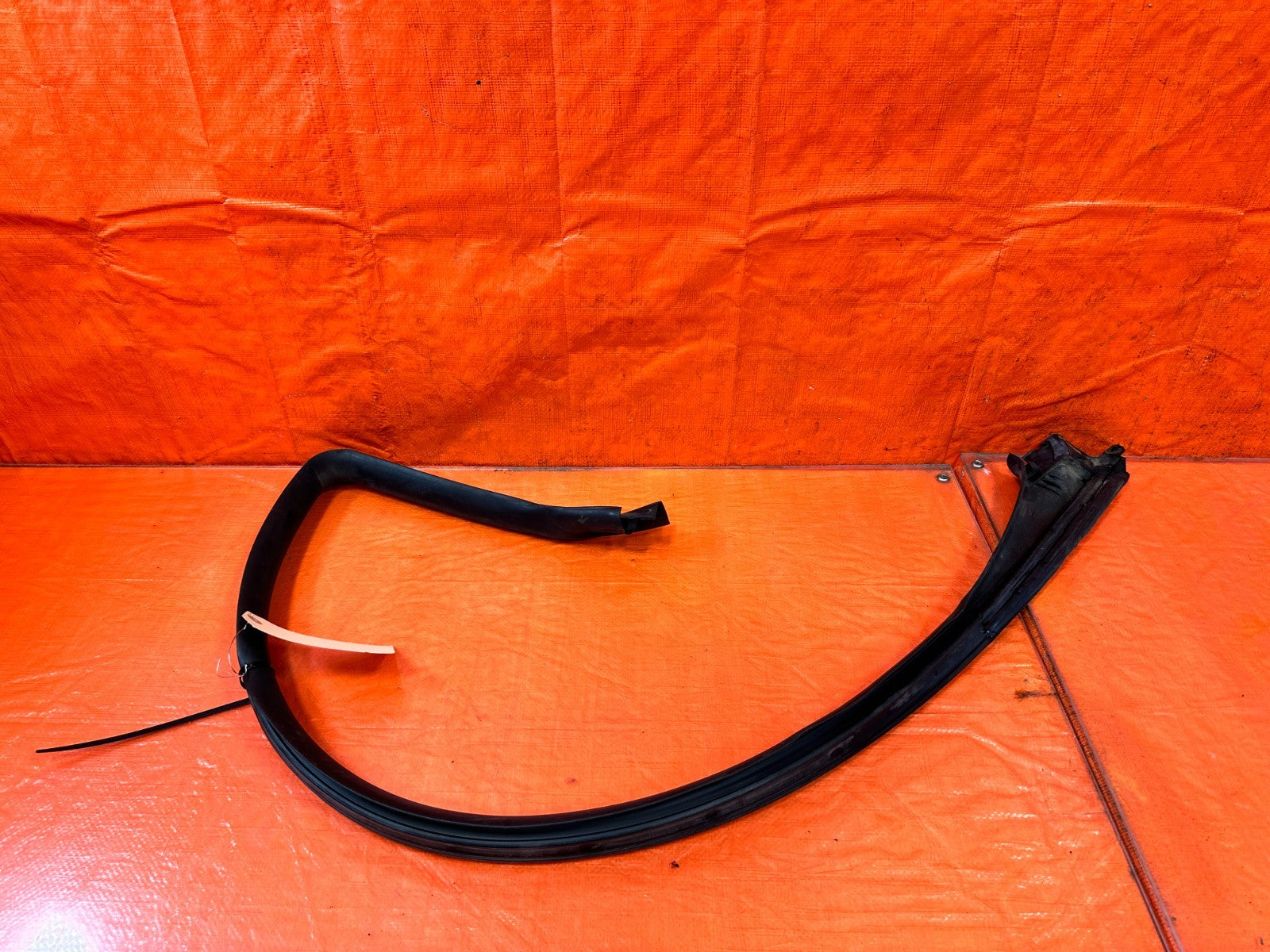 10 16 HYUNDAI GENESIS COUPE   RIGHT DOOR UPPER WEATHER STRIP SEAL OEM #3268