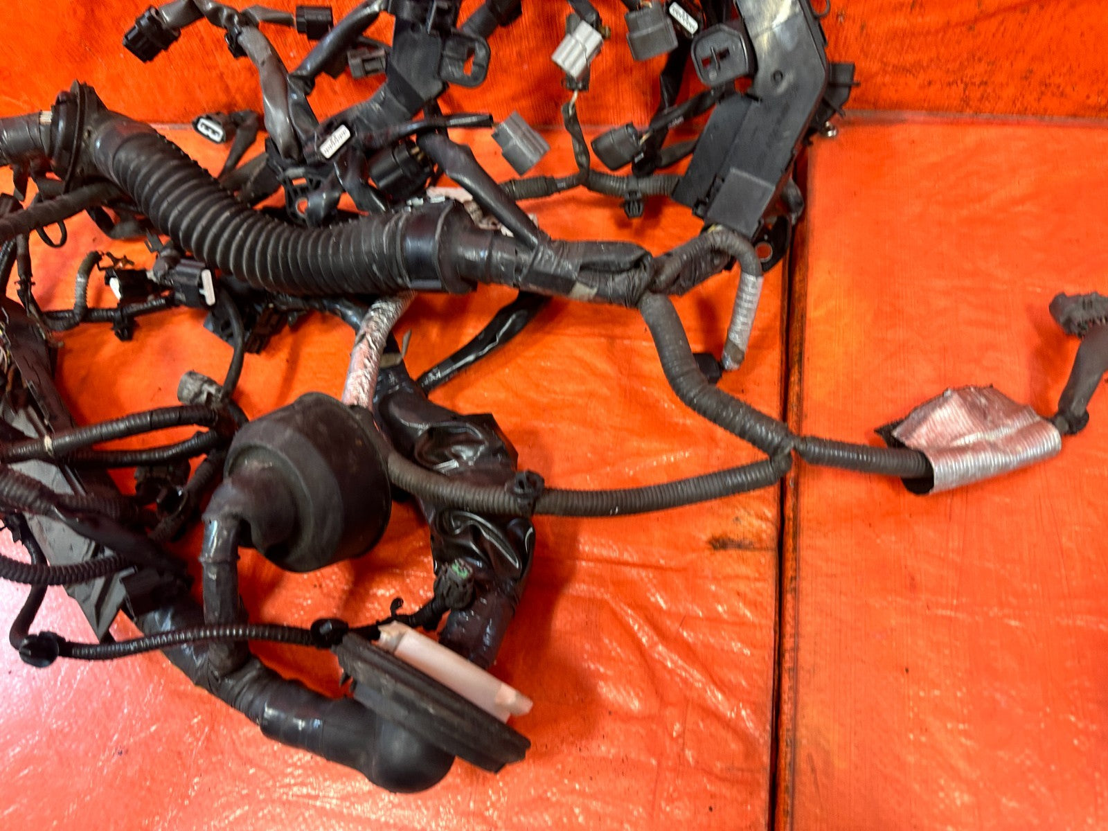 14 15 INFINITI Q60 CONVERTIBLE 3.7L VQ37 OEM MAIN ENGINE WIRE HARNESS A/T #3295