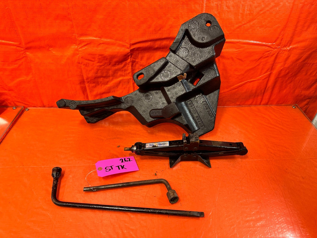 04 08 NISSAN 350Z CONVERTIBLE   SPARE TIRE FOAM W/ JACK AND LUG TOOL OEM #26211