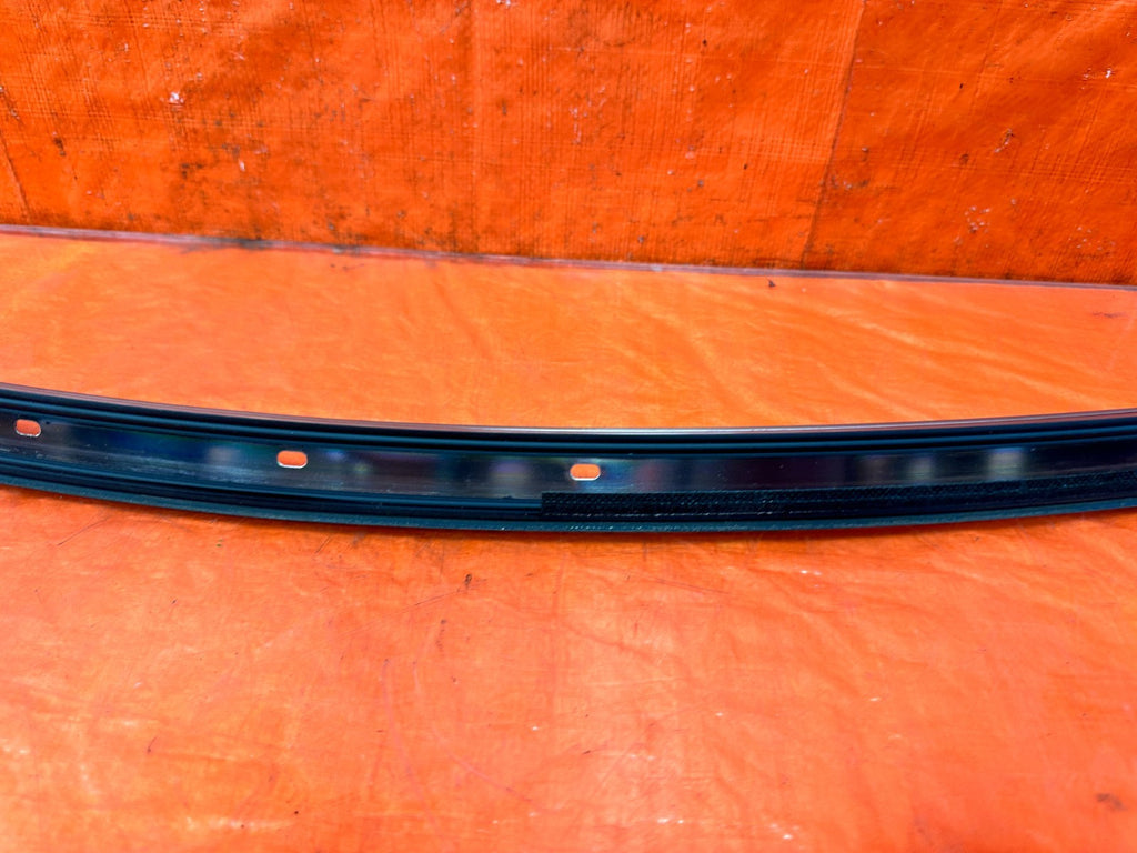 10 16 HYUNDAI GENESIS COUPE   DRIVER LEFT GLASS WINDOW DRIP MOLDING OEM #3024