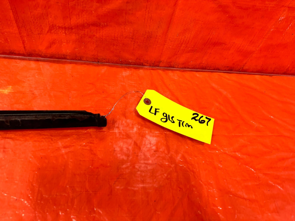 90 97 MAZDA MX 5 MIATA   DRIVER LEFT EXTERIOR WINDOW GLASS TRIM   OEM #2674