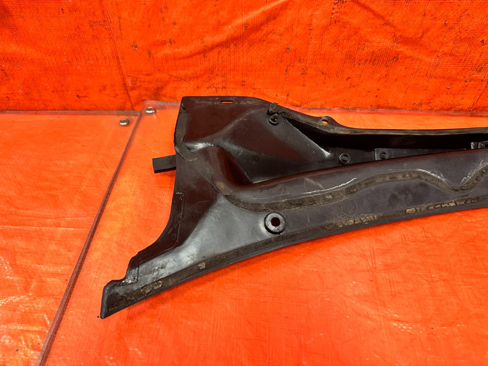 92 95 HONDA CIVIC   WINDSHIELD WIPER COWL TRIM PLASTIC   OEM FACTORY OE #32713
