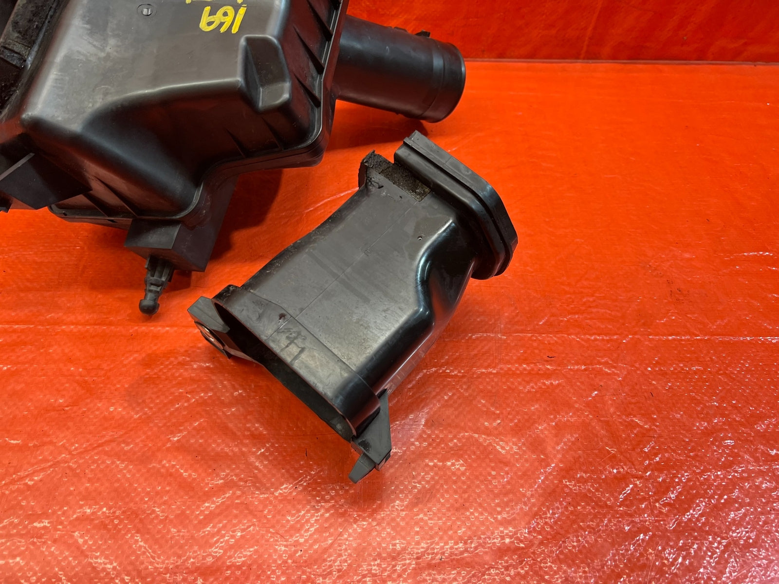 08 10 INFINITI G37 S SPORT   RIGHT   FACTORY AIR INTAKE FILTER BOX HOUSING   OEM11