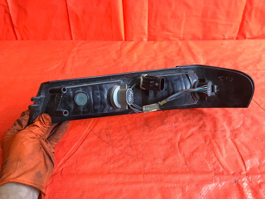 OEM 2004 04 CHEVROLET CHEVY COLORADO PASSENGER RIGHT TURN SIGNAL LIGHT 219980344