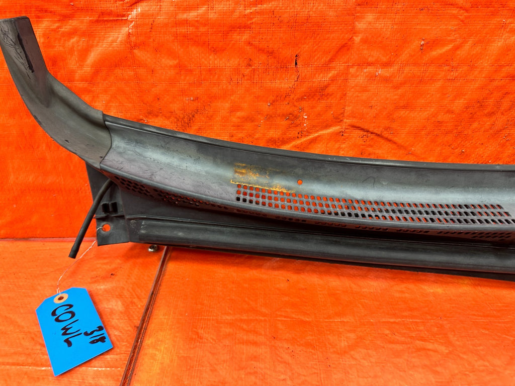 13 16 HYUNDAI GENESIS COUPE   WINDSHIELD WIPER COWL TRIM PLASTIC   OEM 3182